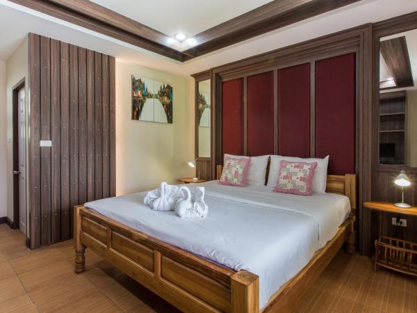 Baanchernchiangmai Hotel : photo 2 de la chambre chambre lit queen-size avec balcon