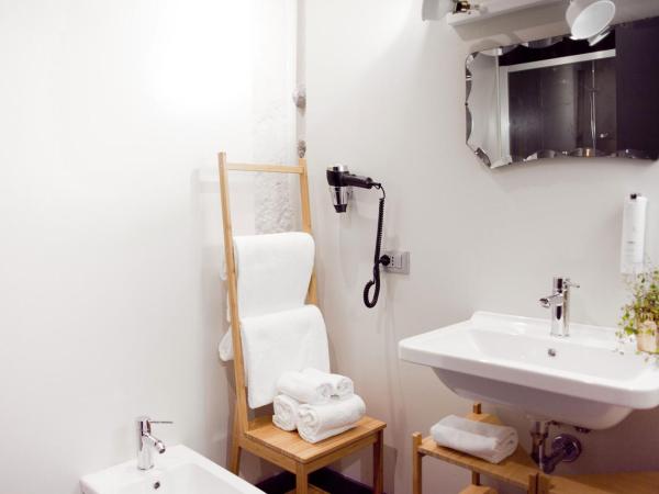 Pepita Lodge : photo 9 de la chambre grande chambre double - vue sur jardin