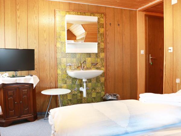 Restaurant Blume : photo 4 de la chambre chambre simple avec toilettes et douche communes