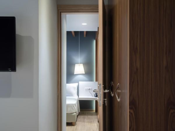 AD Athens Luxury Rooms & Suites : photo 1 de la chambre chambre lits jumeaux supérieure