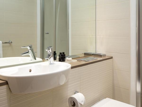 Roomzzz Leeds City : photo 3 de la chambre appartement avec balcon