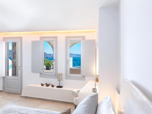 Santorini Secret Premium : photo 6 de la chambre suite prestige avec jacuzzi extérieur - vue sur caldeira