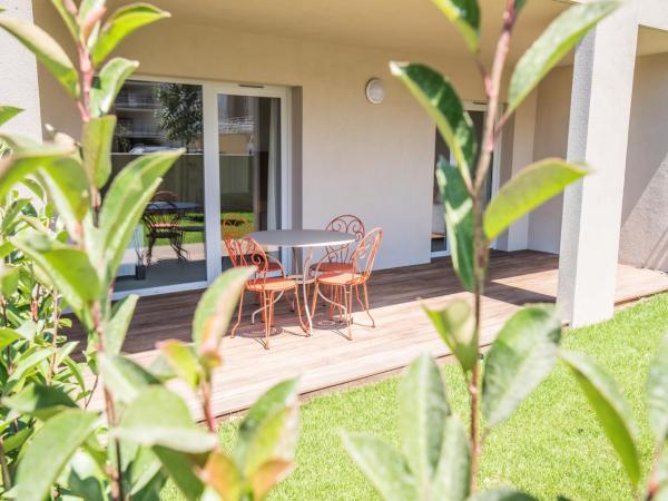 Le Balamina : photo 2 de la chambre suite familiale avec jardin (1 lit double et 2 lits simples)