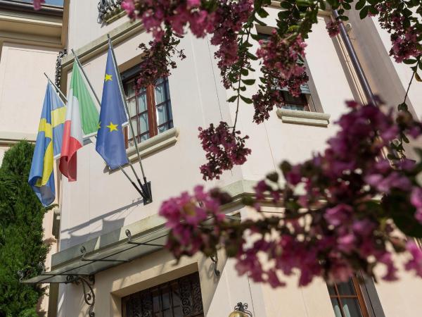Residence Villa Mainard : photo 5 de la chambre appartement 1 chambre - vue sur jardin - rez-de-chaussée