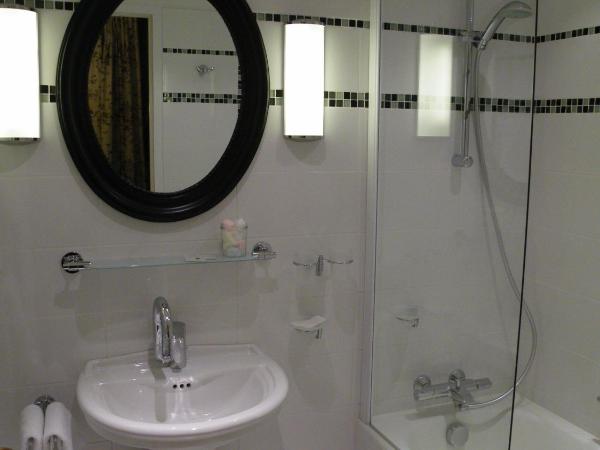 Hôtel Diderot : photo 9 de la chambre chambre double traditionnelle avec ventilateur