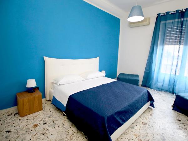 B&B Salernow2 : photo 1 de la chambre chambre quadruple avec balcon