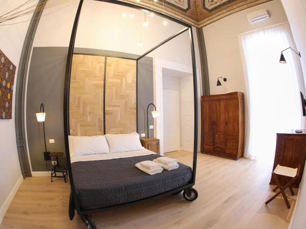 The Dante House by House In Naples : photo 5 de la chambre chambre triple avec balcon