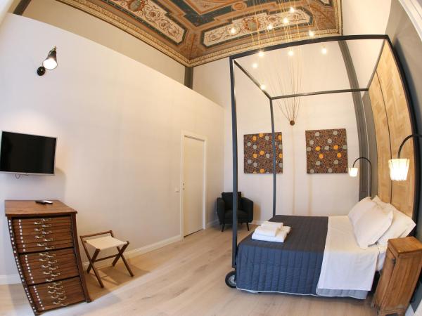 The Dante House by House In Naples : photo 8 de la chambre chambre triple avec balcon