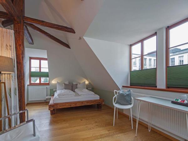 Bed and Breakfast am Schillerplatz : photo 7 de la chambre chambre familiale avec salle de bains privative