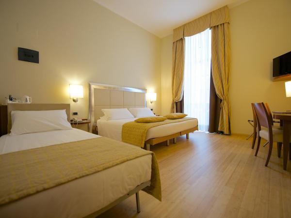 Best Western Crystal Palace Hotel : photo 10 de la chambre chambre triple standard avec lit queen-size et lit simple