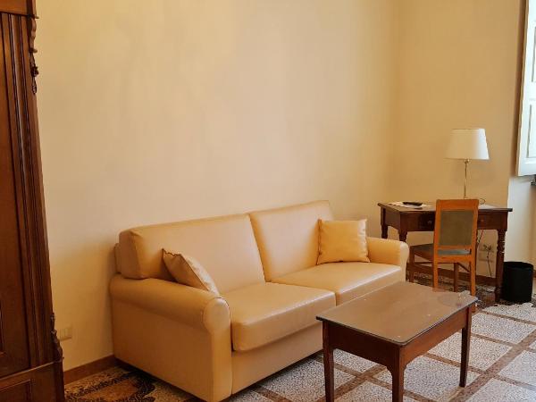 Hotel Roma e Rocca Cavour : photo 5 de la chambre chambre triple