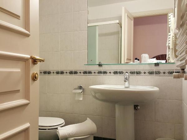 Hotel Roma e Rocca Cavour : photo 4 de la chambre chambre double classique