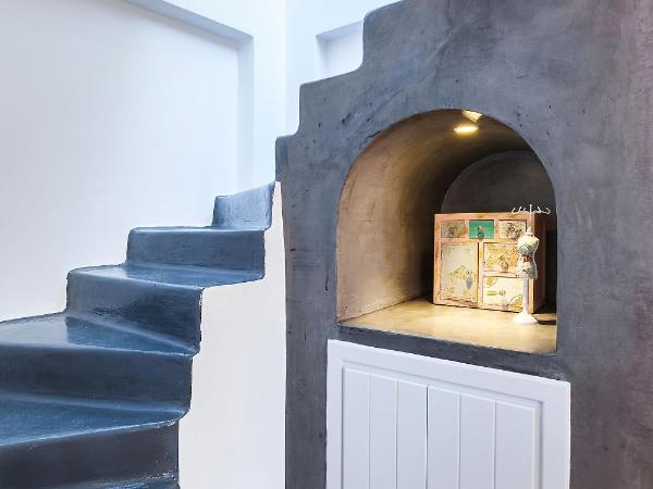 Santorini Secret Premium : photo 8 de la chambre suite maisonnette avec jacuzzi extérieur - vue sur caldera