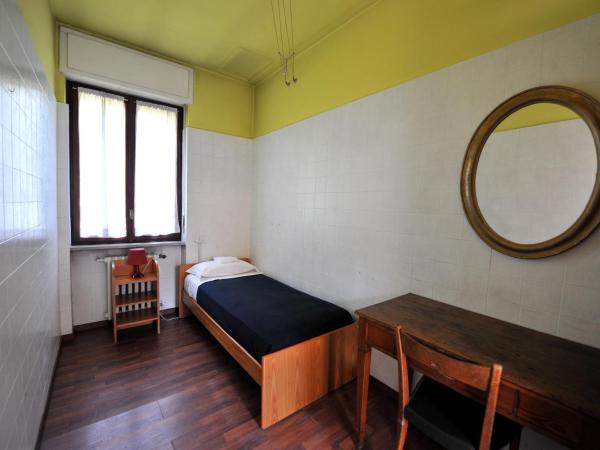 OstellOlinda : photo 3 de la chambre chambre simple avec salle de bains commune