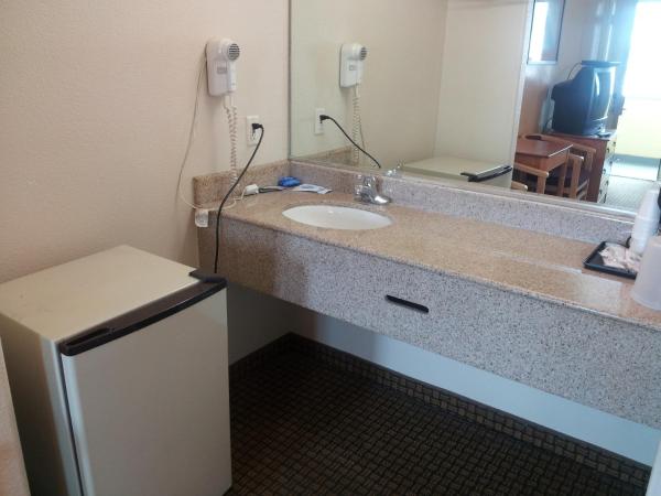 Economy Inn : photo 9 de la chambre chambre lit queen-size