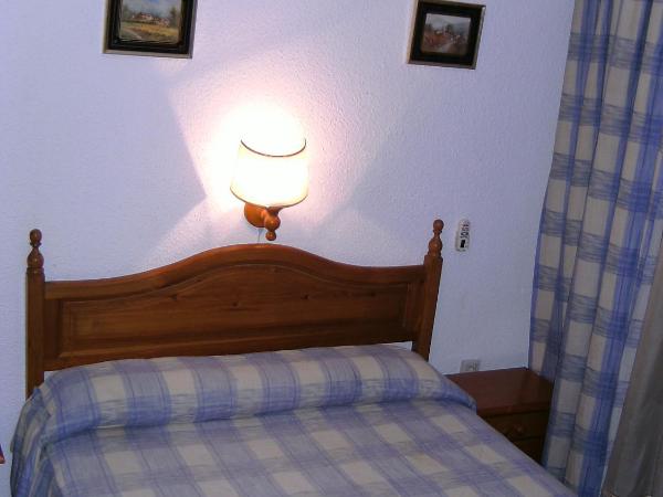 Hostal Alicante : photo 1 de la chambre chambre simple avec salle de bains privative