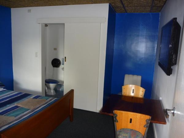 Adelaide Travellers Inn Backpackers Hostel : photo 3 de la chambre chambre double avec salle de bains privative