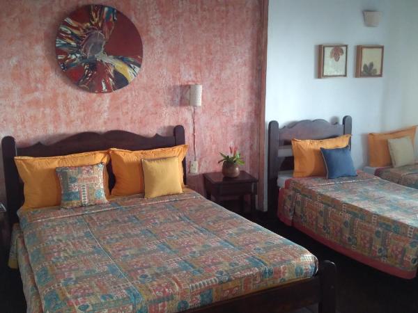 Bed & breakfast Villa Carmo : photo 2 de la chambre chambre quadruple - vue sur mer