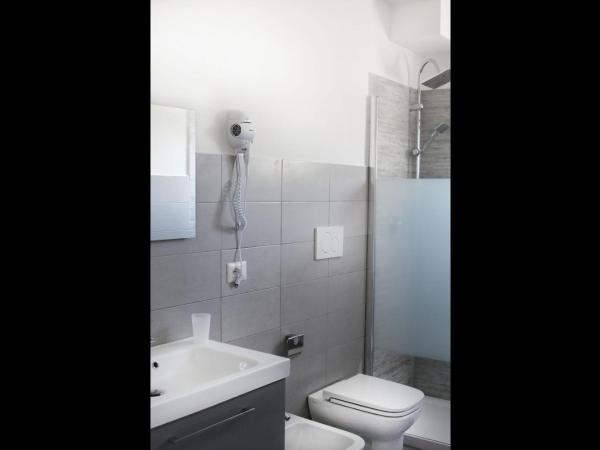 Aeroporto Bellini Rooms : photo 1 de la chambre chambre double avec salle de bains privative