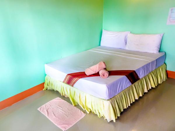 Lanta Emerald Bungalow : photo 3 de la chambre chambre double standard avec ventilateur