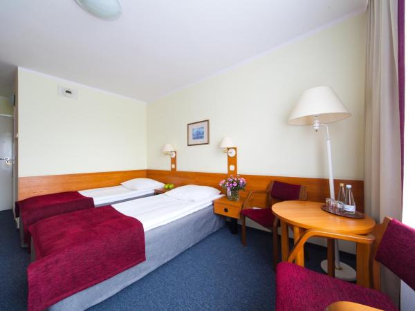 Hotel IOR : photo 7 de la chambre chambre lits jumeaux