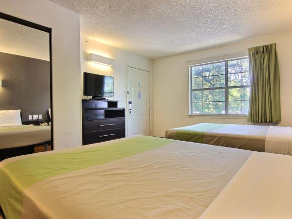Studio 6-Austin, TX - Northwest : photo 7 de la chambre chambre quadruple - non-fumeurs