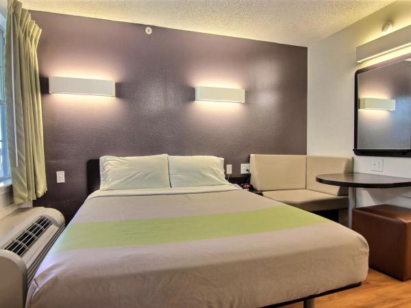 Studio 6-Austin, TX - Northwest : photo 1 de la chambre chambre lit queen-size - non-fumeurs