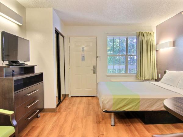 Studio 6-Austin, TX - Northwest : photo 3 de la chambre chambre lit queen-size - non-fumeurs