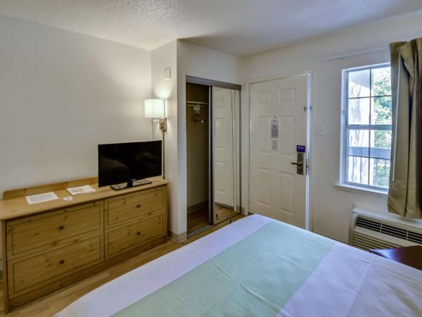 Studio 6-Houston, TX - Hobby South : photo 7 de la chambre chambre lit queen-size - non-fumeurs