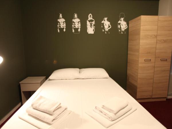 Stay Hybrid Hostel : photo 3 de la chambre chambre double avec salle de bains privative