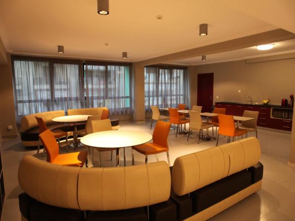 Stay Hybrid Hostel : photo 9 de la chambre lit dans dortoir mixte de 4 lits - accessible aux personnes à mobilité réduite