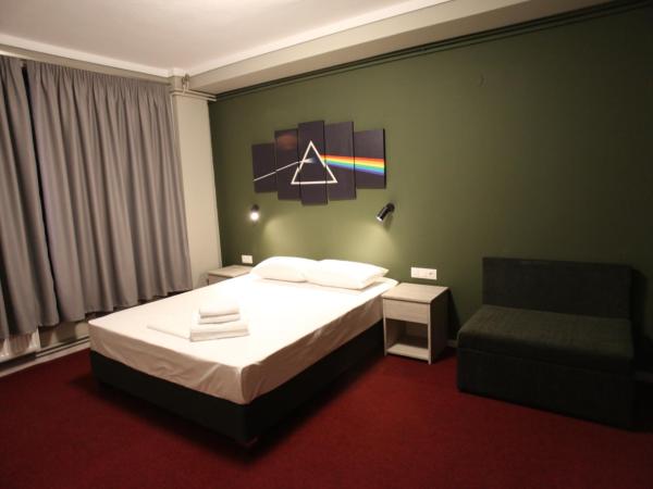 Stay Hybrid Hostel : photo 5 de la chambre suite familiale