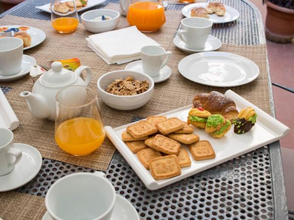 Bagnasco 18 suite&terrace : photo 9 de la chambre chambre double avec salle de bains privative