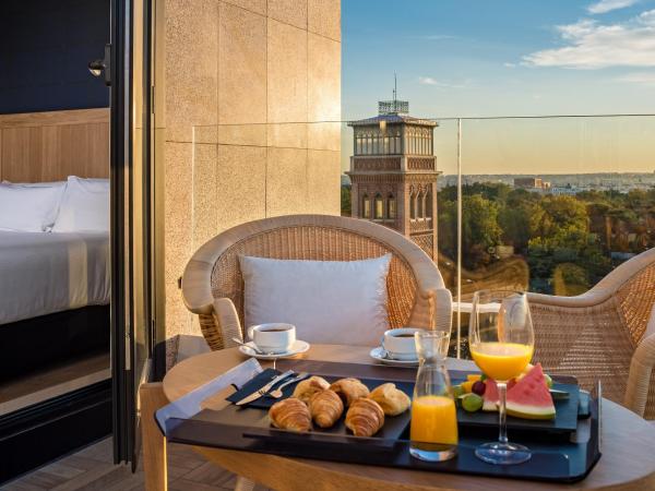 H10 Puerta de Alcalá : photo 3 de la chambre chambre double avec terrasse