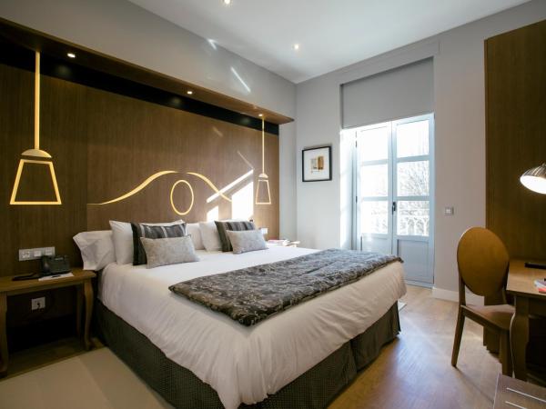 Legazpi Doce Rooms & Suites : photo 8 de la chambre appartement 3 chambres avec balcon