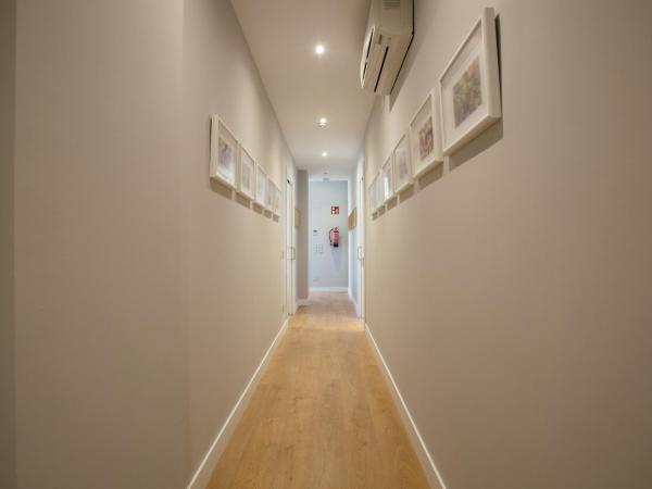 Legazpi Doce Rooms & Suites : photo 4 de la chambre appartement 3 chambres avec balcon