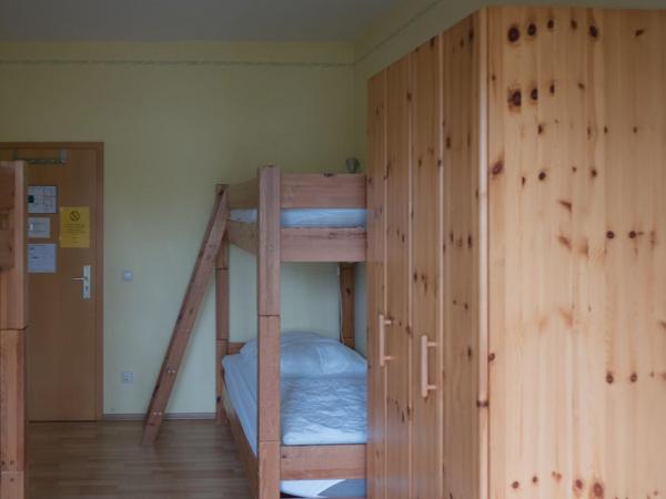 Hostel Louise 20 : photo 5 de la chambre lit dans un dortoir de 4 lits