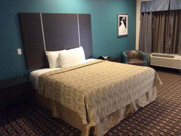 Regency Inn & Suites- NW Houston : photo 2 de la chambre chambre lit king-size standard - fumeurs