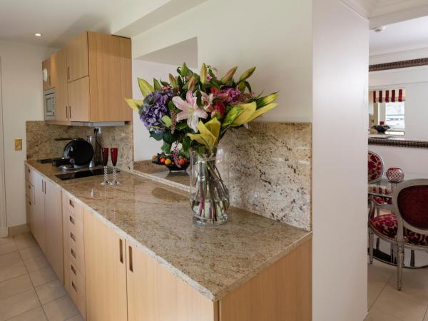 Majestic Hotel Spa - Champs Elysées : photo 9 de la chambre suite terrasse tour eiffel