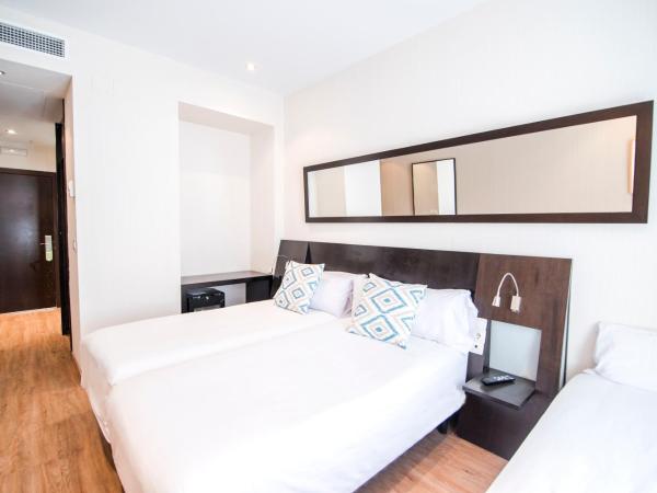 Petit Palace Plaza de la Reina : photo 3 de la chambre chambre triple