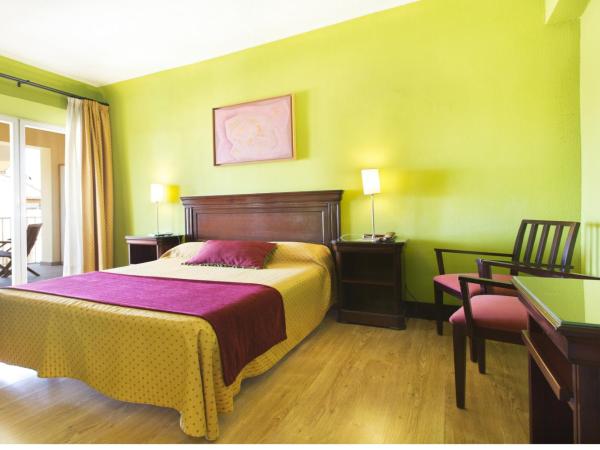 Hotel Carlos V : photo 4 de la chambre chambre lit queen-size avec baignoire spa