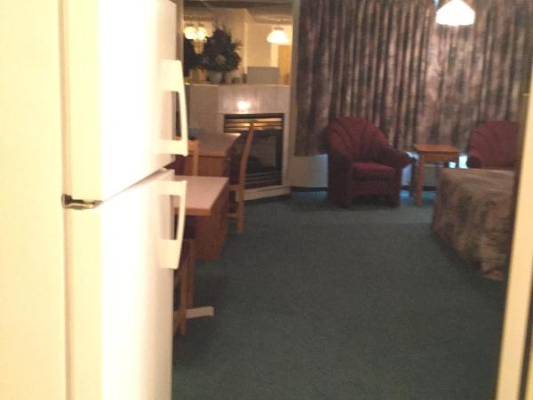 Western Budget Motel East Red Deer : photo 4 de la chambre chambre supérieure avec 2 lits queen-size