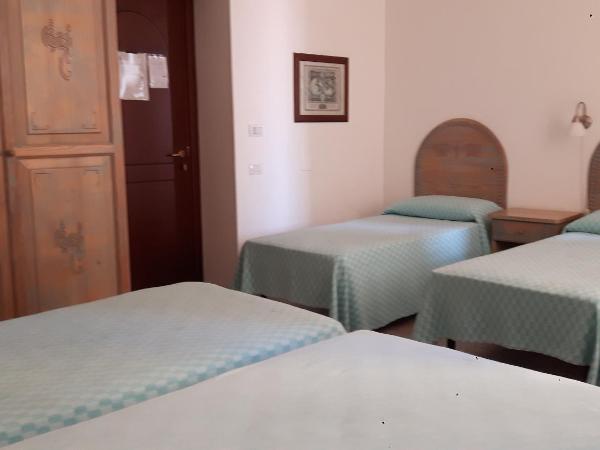 Alghero Vacanze Hotel : photo 2 de la chambre chambre quadruple