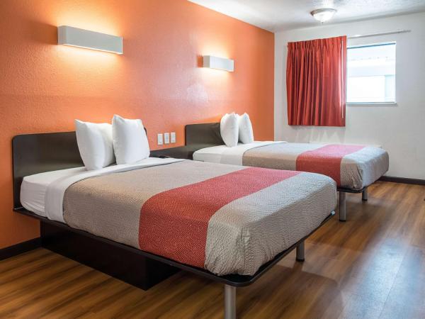 Motel 6-Columbus, OH - OSU : photo 2 de la chambre chambre quadruple - non-fumeurs