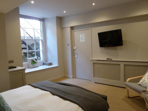 Edgar Townhouse : photo 9 de la chambre hébergement triple avec salle d'eau privative