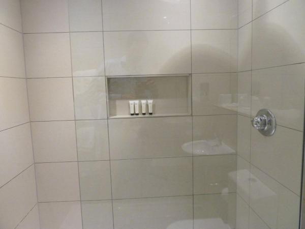 Edgar Townhouse : photo 7 de la chambre hébergement triple avec salle d'eau privative