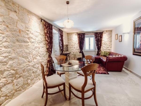 Villa Nepos Hotel : photo 8 de la chambre luxueux appartement 2 chambres