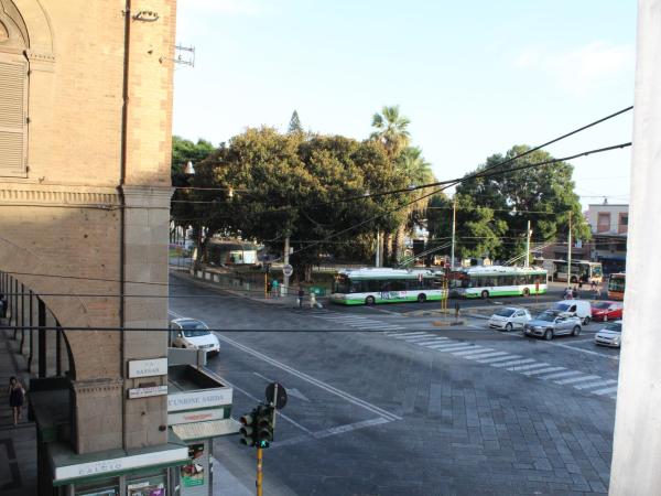 Suite Cagliaritane Notti in centro : photo 9 de la chambre chambre double ou lits jumeaux deluxe - vue sur ville 