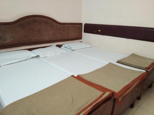 Srinivasa Lodge : photo 2 de la chambre chambre triple