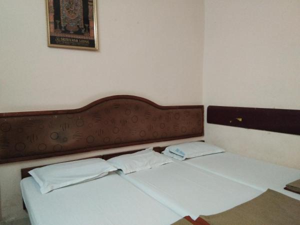 Srinivasa Lodge : photo 8 de la chambre chambre triple